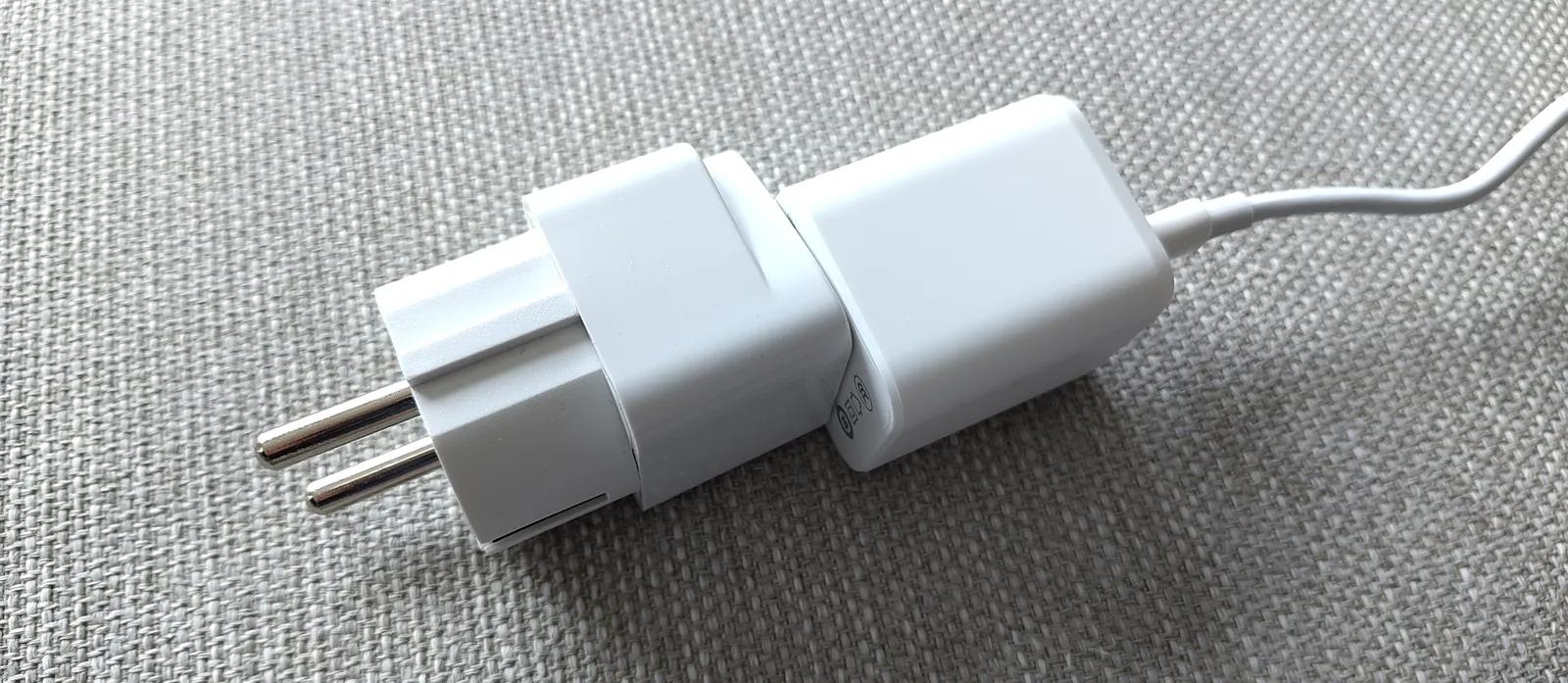 Assemblage du chargeur avec son adaptateur pour les prises européennes